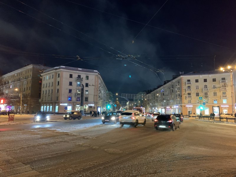На проспекте Ленина зажглись новые световые растяжки