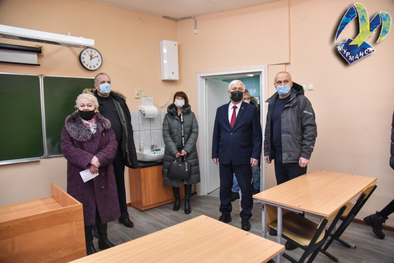27 новых стеклопакетов установили в кадетской школе Мурманска