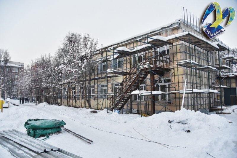 Ремонт фасада детсада завершается в Мурманске