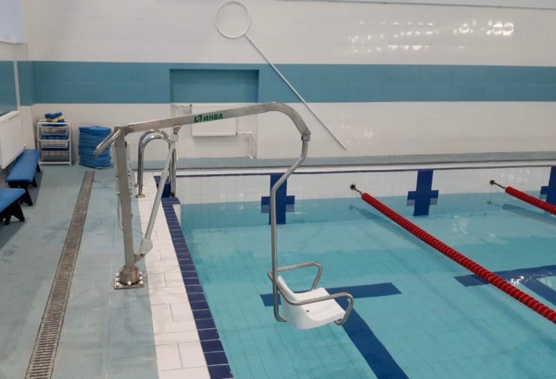 Подъемники для инвалидов установили в бассейне Заполярного