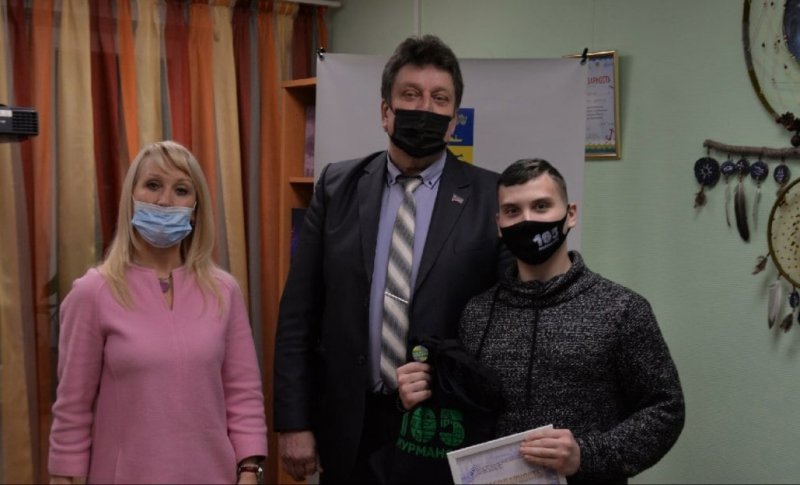 За помощь во время пандемии наградили волонтеров Мурманска
