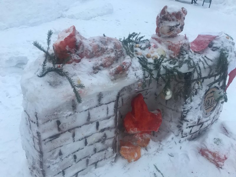 Разрушили снежные скульптуры вандалы в Ковдоре