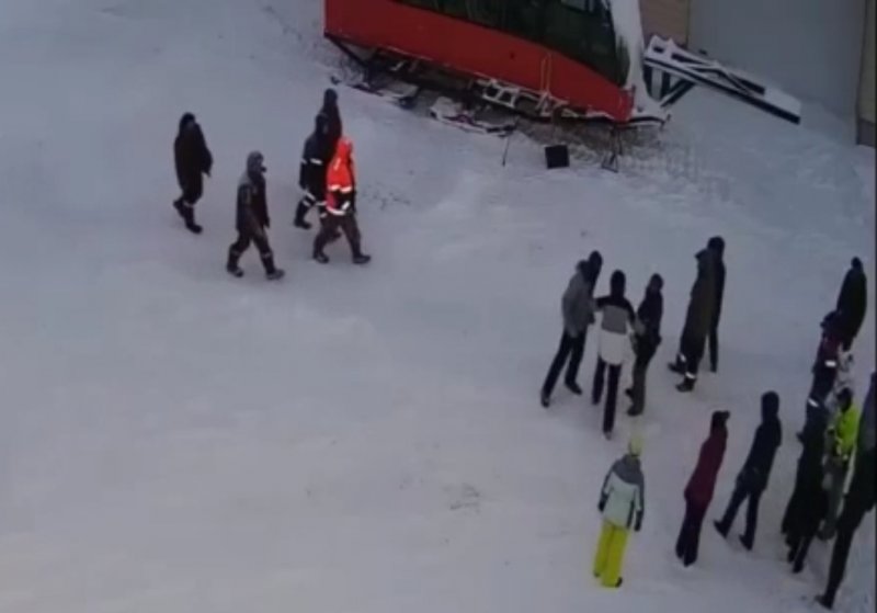 Туристы напали на руководство "Снежной деревни" в Кировске