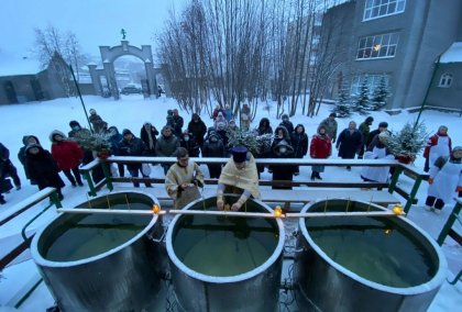 Освящение воды начнется 18 января - в Крещенский сочельник в Мурманской области