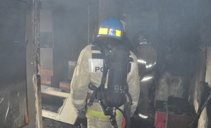 Из горящей двухэтажки эвакуировали 5 человек в Мурманске