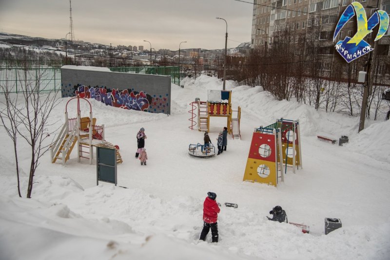 Вывоз снега со спортплощадки взяла на контроль депутат Мурманска