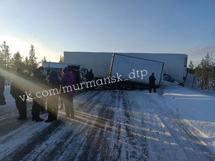 Массовое ДТП заблокировало трассу неподалеку от Мурманска