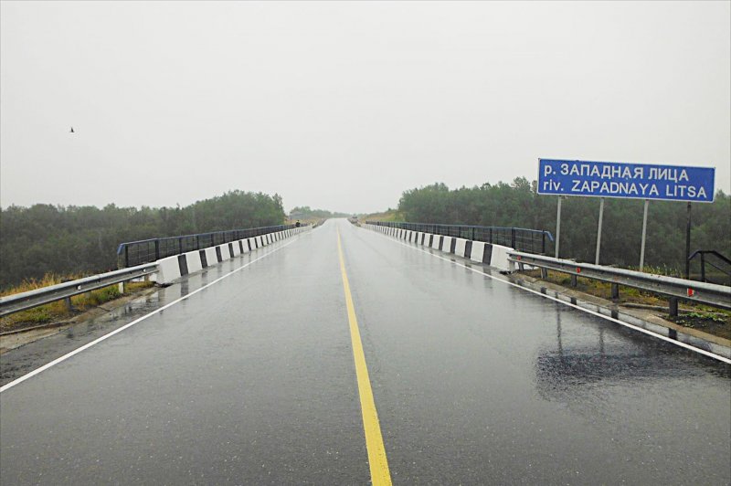 Начался ремонт моста через реку Западная Лица