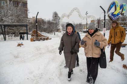 «Несмотря на капризы погоды, снежные завалы здесь недопустимы. Потому снегоуборка ведется каждый день. В общем итоге могу сказать, что качество работ посетителей устраивает», - отметила Тамара Прямикова.