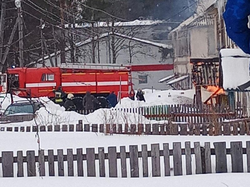 Двоих человек спасли из пожара в Зеленоборском