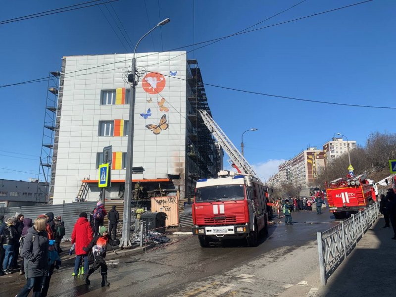110 человек эвакуировали при пожаре в детской поликлинике Мурманска