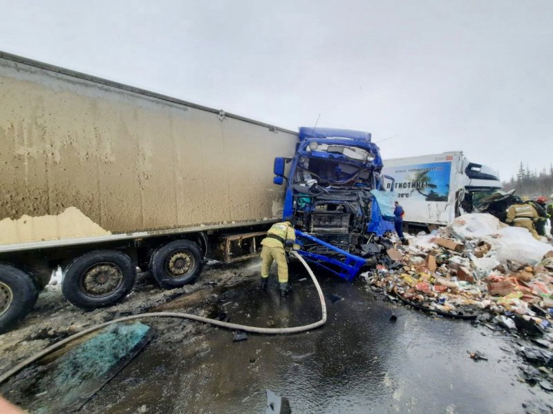 Погиб водитель большегруза в аварии на трассе между Апатитами и Мончегорском
