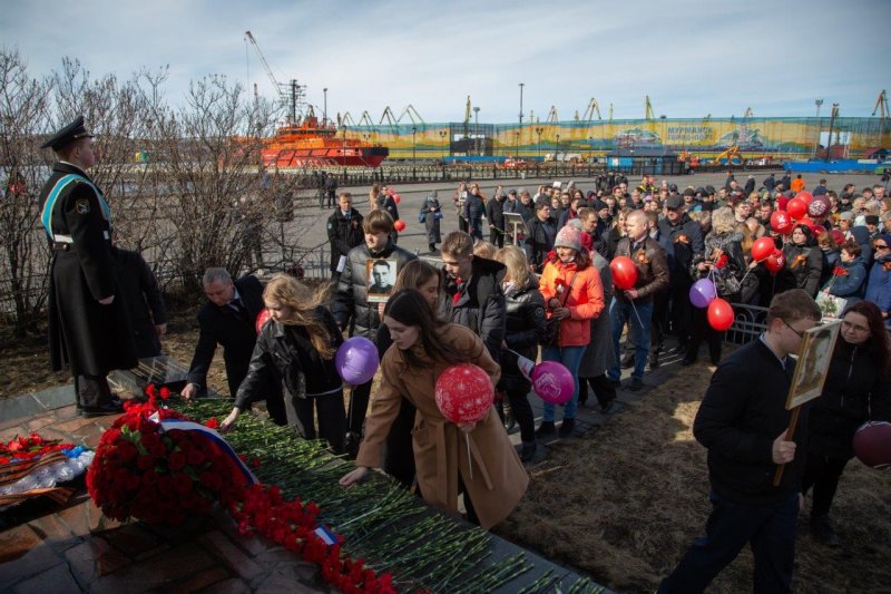 Погибших в годы Великой Отечественной войны портовиков почтили в Мурманске