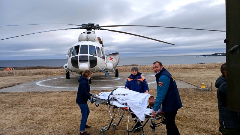 С травмой эвакуировали вертолетом работницу Цыпнаволокского маяка с Рыбачьего
