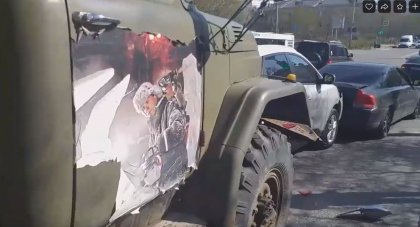 "Паровозик" из 4 авто: грузовик «догнал» внедорожник на спуске по Челюскинцев "Паровозик" из 4 авто: грузовик «догнал» внедорожник на спуске по Челюскинцев