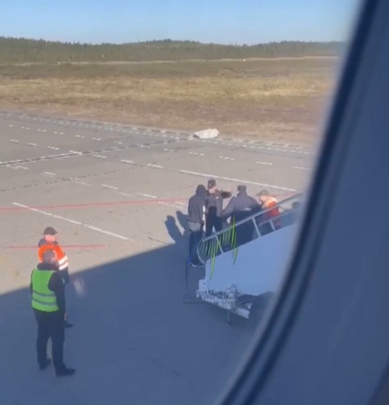 Из-за алкодебошира задержали вылет рейса «Мурманск - Москва»