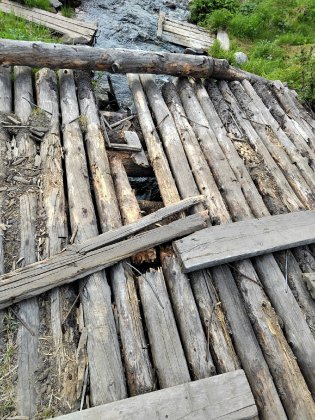 Разваливается мост в Княжой Губе