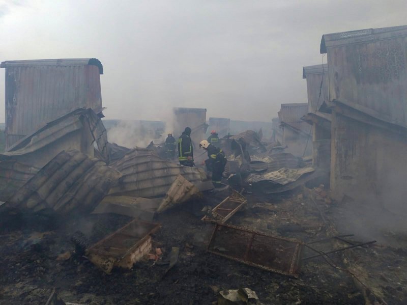 Сгорела и обрушилась крыша дома в Ковдоре