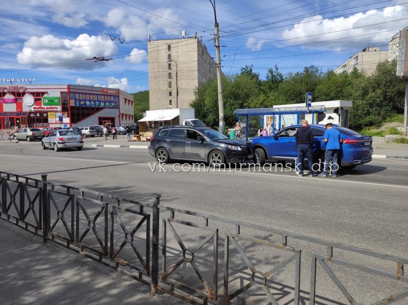 Три машины столкнулись в «Первомайке» Мурманска