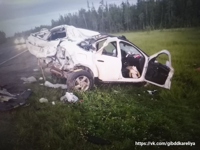 Разбились в одном ДТП две машины с жителями Мурманской области в Карелии