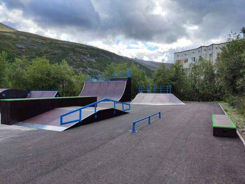 Самую большую каркасную скейт-площадку региона смонтировали в Кировске