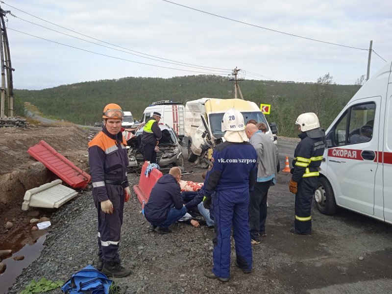 Четверо пострадали в аварии с иномаркой и микроавтобусом в Заполярье