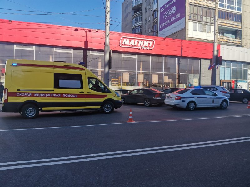 Двоих пешеходов сбила иномарка в центре Мурманска