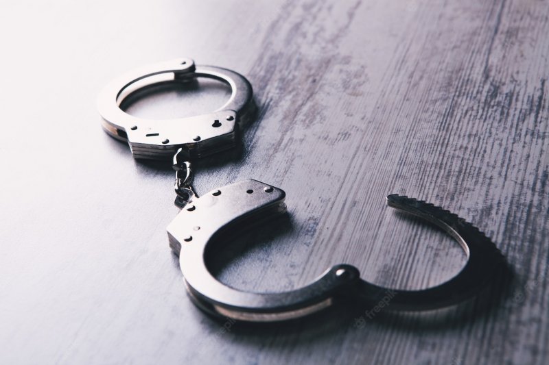 Заковали в наручники пьяного агрессивного водителя в Умбе