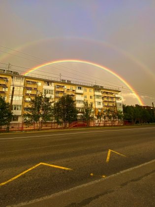 Сотни фотографий двойной радуги опубликовали мурманчане