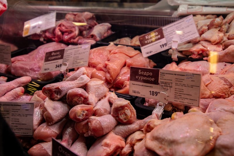 Мясо и алкоголь пытался украсть из гипермаркета житель Мурманска