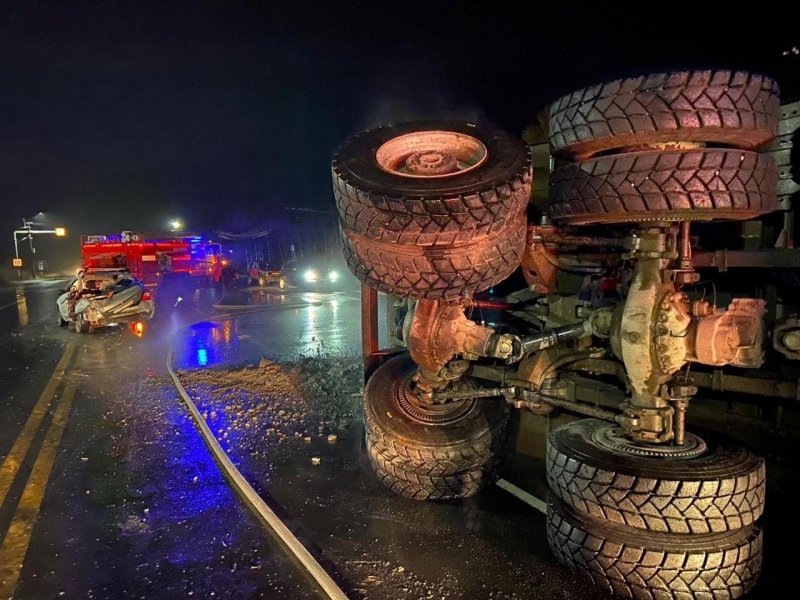 «Снесло» пол-легковушки в аварии с самосвалом на трассе «Кировск - Апатиты»