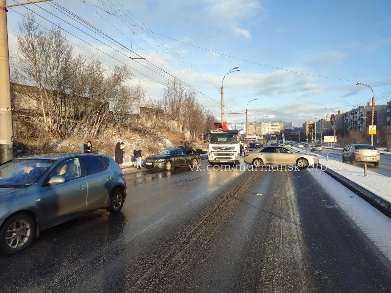 Затруднила движение авария на Кольском проспекте в Мурманске
