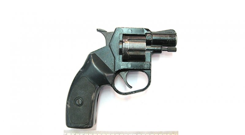 Револьвер незаконно хранил дома мурманчанин