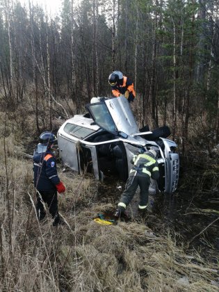 Попали в больницу четверо: иномарка угодила в кювет в районе Апатитов