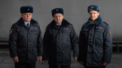 Машина тонула в озере: водителя спасли мурманские полицейские