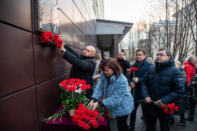 Мемориальная доска Юрия Погорелова открылась в Мурманске
