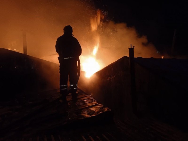 Сгорели гаражи ночью в Росляково