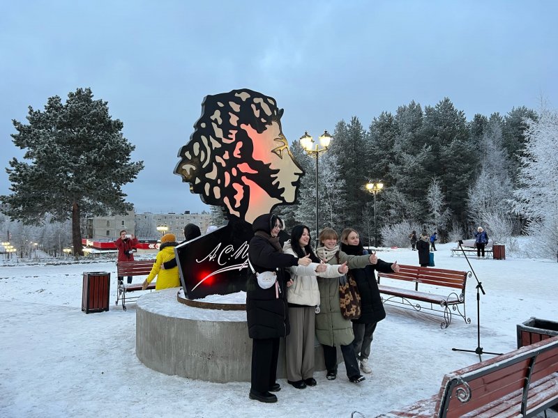 Профиль Пушкина установили на одноименной улице в Полярных Зорях