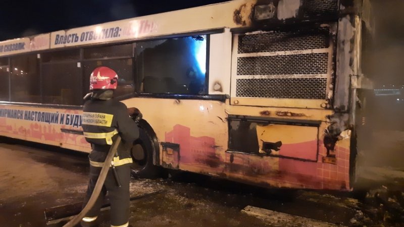 Автобус загорелся в центре Мурманска
