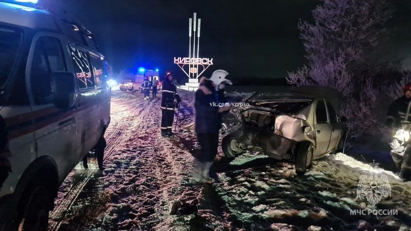 Лишилась багажника иномарка в аварии с грузовиком на трассе «Апатиты - Кировск»