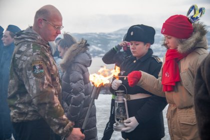 От пламени Вечного огня было зажжено порядка двух тысяч свечей