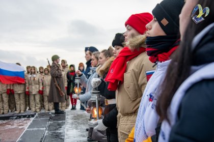 Мероприятие в Мурманске стартовало у мемориала «Защитникам Советского Заполярья в годы Великой Отечественной войны 1941-1945 гг.»