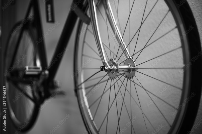Задавила насмерть велосипедистку иномарка: очевидцев ищут в Заполярье