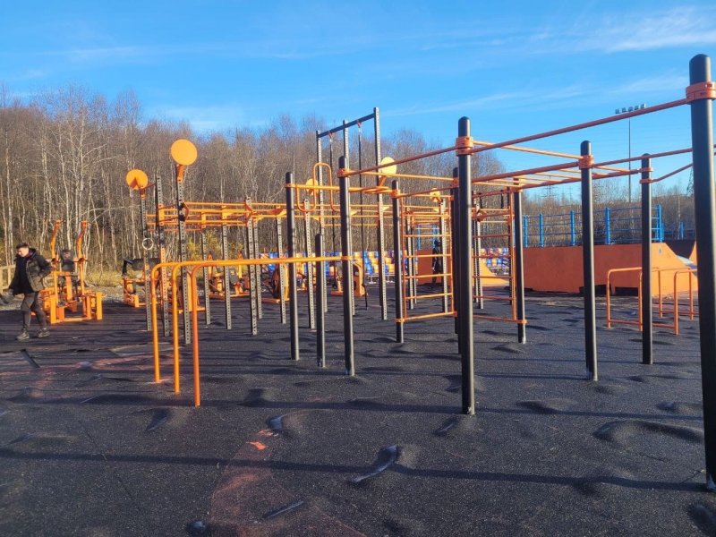Подрядчика суд обязал восстановить покрытие спортплощадки в Долине Уюта Мурманска