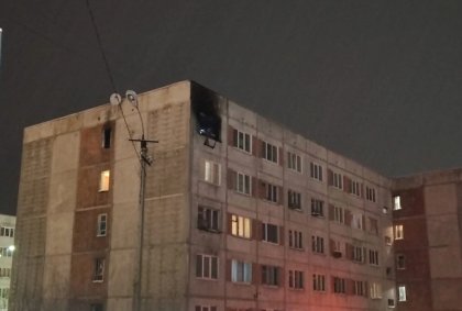 Погиб человек в горящем общежитии в Апатитах