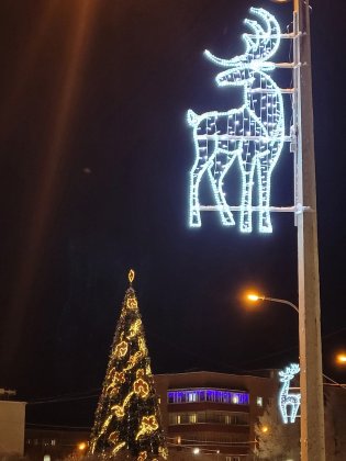 Новыми новогодними консолями украсили улицы Оленегорска и Высокого