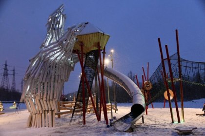 «Открытие общегородской детской площадки в Мурманске - первый этап проекта благоустройства малой Долины Уюта», - рассказали в мурманской администрации.