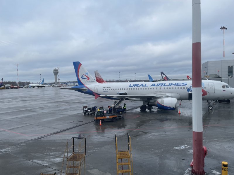 Пассажиров эвакуировали из самолета в Мурманск