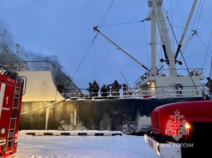 "Принцессу Арктики" спасали три десятка пожарных в Мурманске