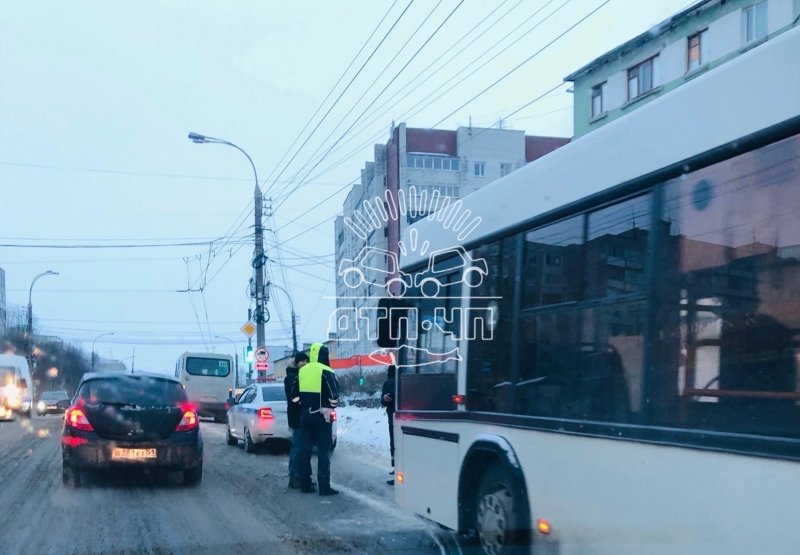 Автобус и маршрутка столкнулись в Мурманске